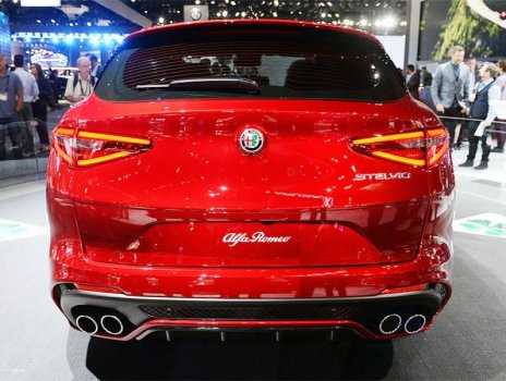 Огляд автомобіля Alfa Romeo Stelvio 2017-2018