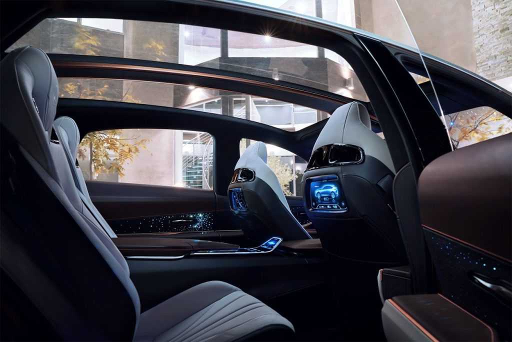 Огляд автомобіля Lexus LF-1 Limitless Concept 2018