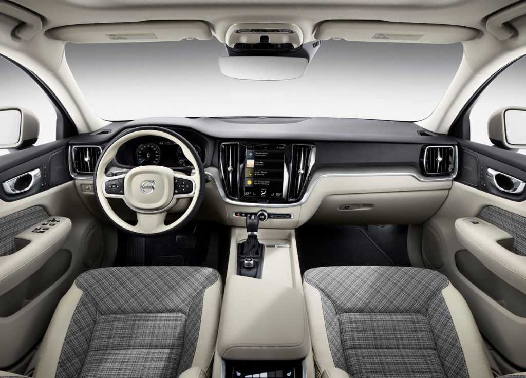 Огляд автомобіля Volvo V60 2019 року