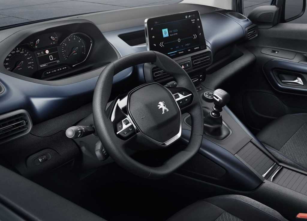 Огляд автомобіля Peugeot Rifter 2019 року