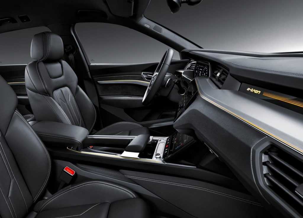 Опис автомобіля Audi E-Tron 2019 &#8212; 2020