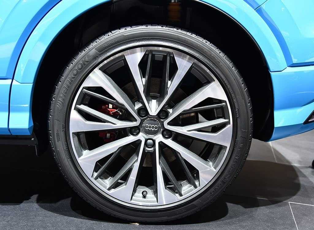 Опис автомобіля Audi SQ2 2019