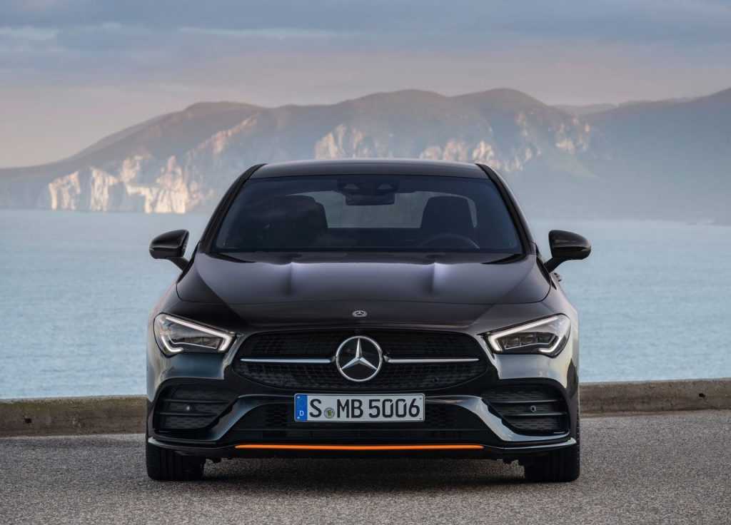 Опис автомобіля Mercedes-Benz CLA 2019