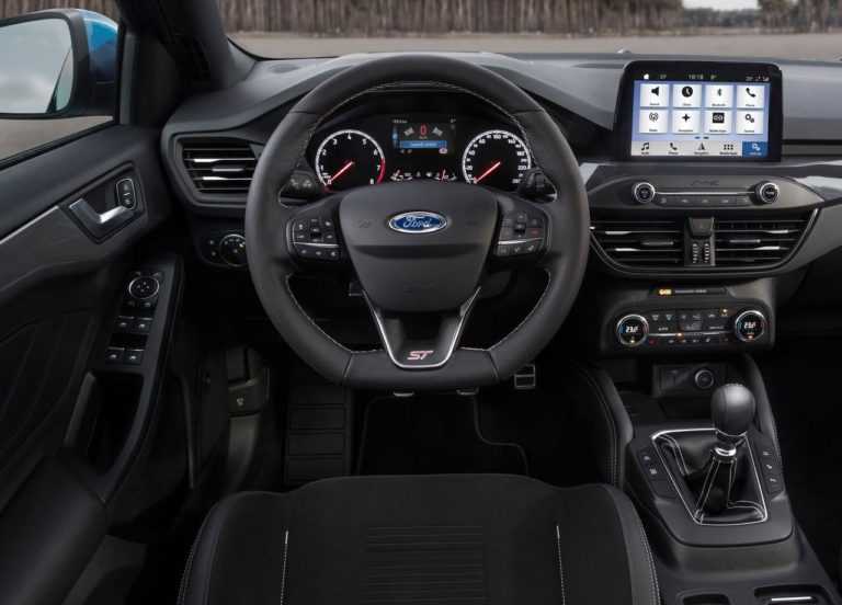 Опис автомобіля Ford Focus ST 2019 &#8212; 2020