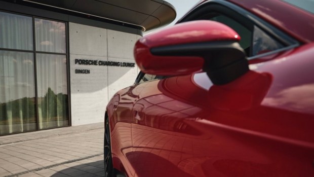 6822 Компанія Porsche відкрила перший фірмовий зарядний хаб для електромобілів бренду