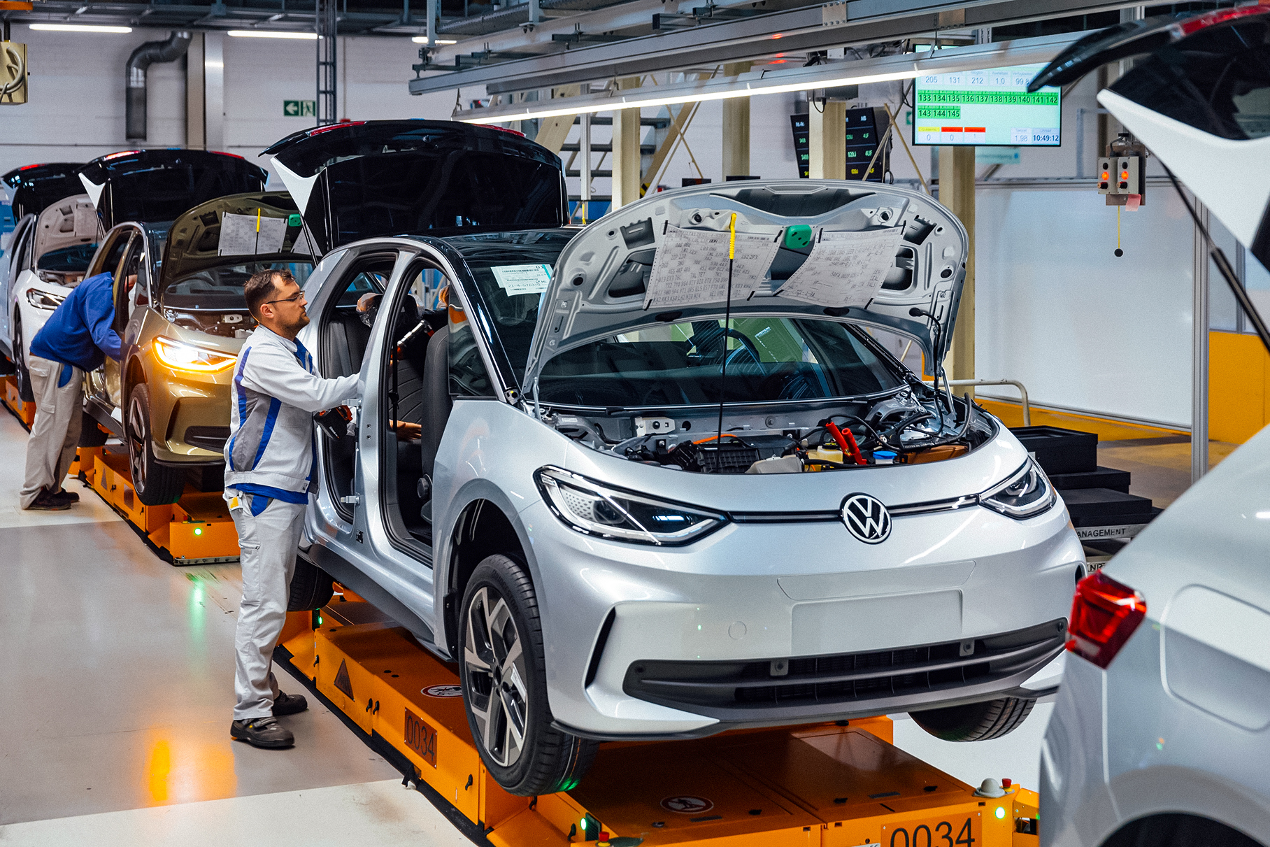 7097 Volkswagen зупиняє виробництво двох електрокарів через низький попит