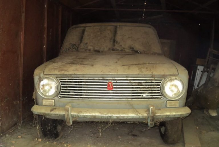 7105 В Ірпені знайшли новий ВАЗ-2102, який простояв у гаражі 50 років