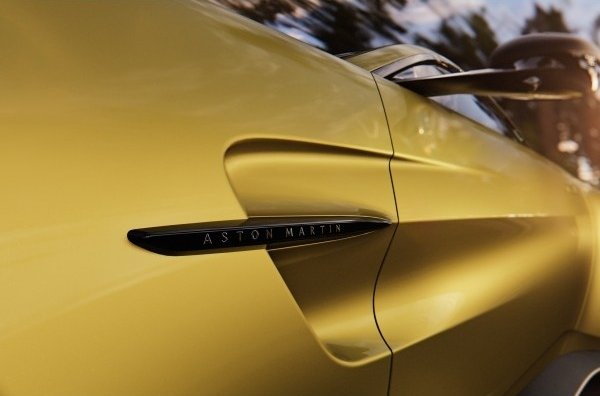 7665 Aston Martin опублікував новий тизер найшвидшого Vantage