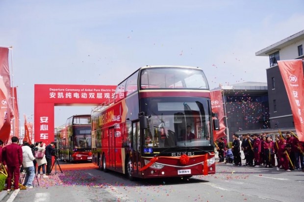 7881 До Олімпіади 2024 в Париж відправили з Китаю двоповерхові електробуси